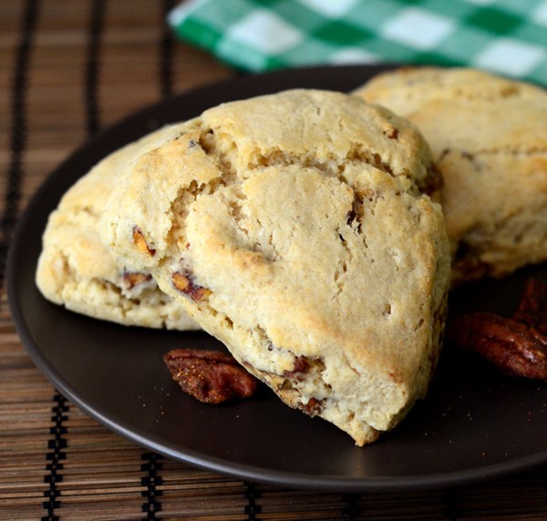 Sweet and spicy maple pecan scones