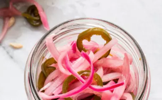 Sweet and spicy pickled onions