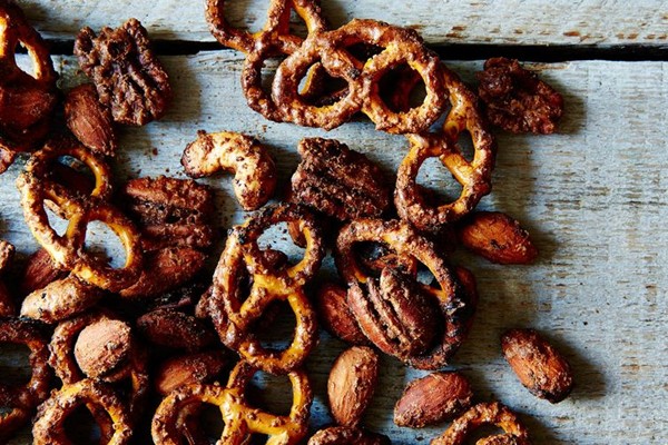 Sweet and spicy pretzel and nut mix