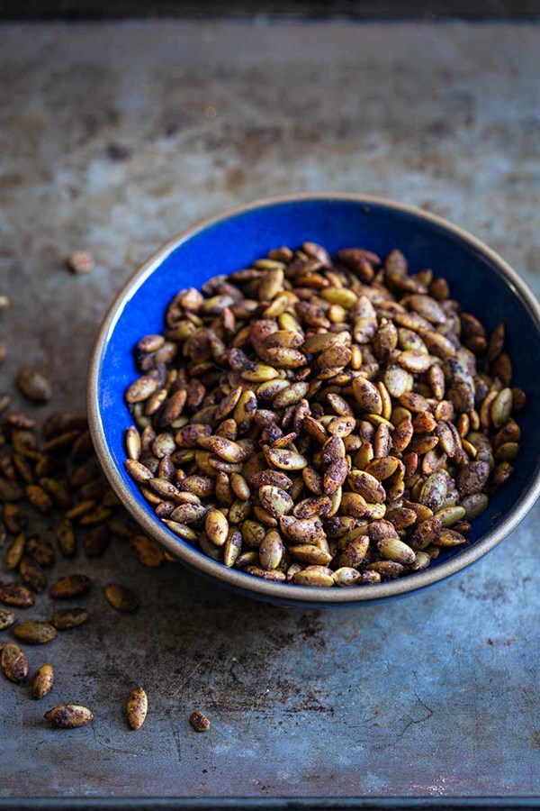 Sweet and spicy roasted pumpkin seeds