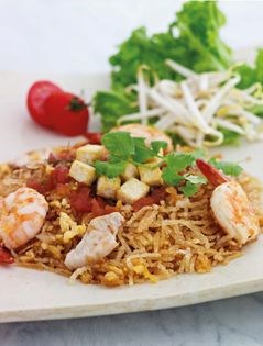 Sweet and tangy Thai noodles  (Mee krob)