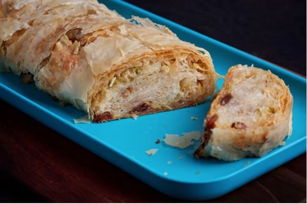 Sweet cabbage strudel