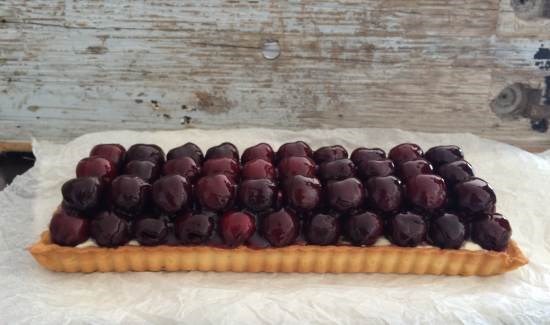 Sweet cherry pie