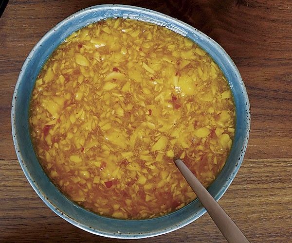 Sweet chili-mango dipping sauce
