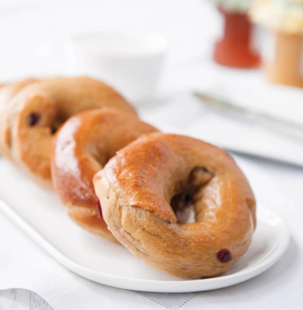 Sweet cinnamon & cranberry bagels