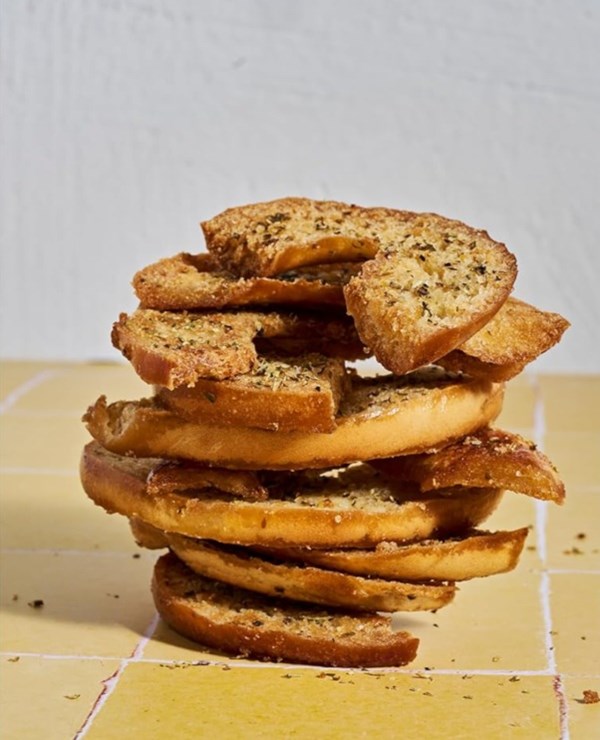 Sweet cinnamon sugar bagel chips