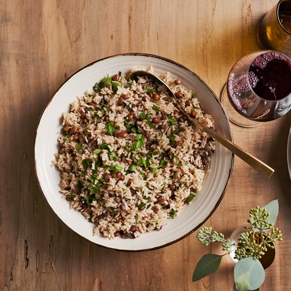 Sweet coconut rice with pigeon peas
