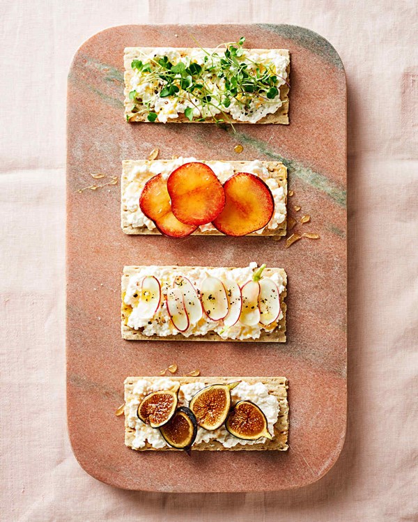 Sweet cottage cheese tartines