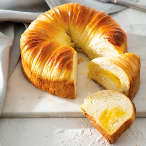 Sweet custard wool bread [milk roux; custard filling]