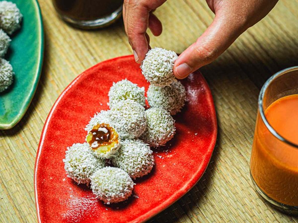 Sweet emerald nuggets (Onde-onde)
