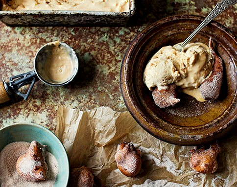Sweet fritters with dulce de leche ice cream