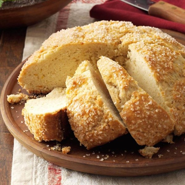 Sweet Italian holiday bread (Ciambellotto)