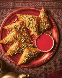 Sweet nutty samosas (Samsas)