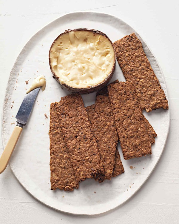 Sweet oat-walnut crisps
