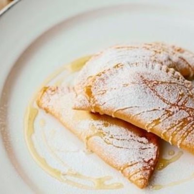 Sweet pasta filled with ricotta, hazelnuts, orange and chocolate (Mezzalune dolci ripiene di ricotta con cioccolato, arancia e nocciole)