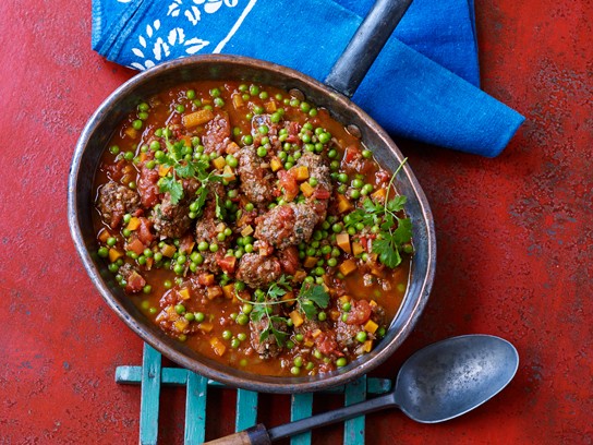 Sweet pea and kafta stew (Yakhnit bazella belkafta)