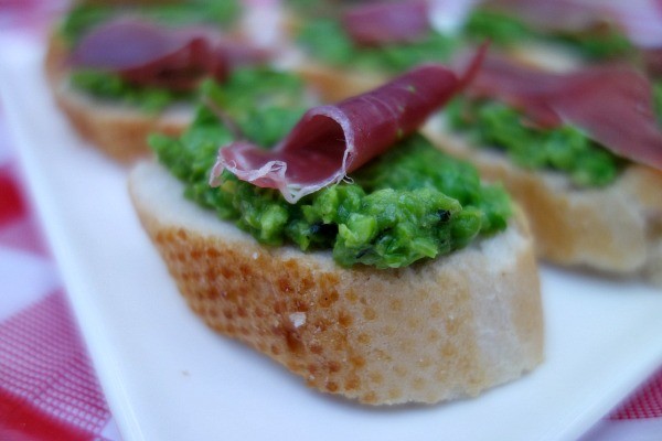 Sweet pea crostini with prosciutto