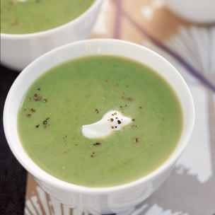 Sweet pea soup with fresh sorrel