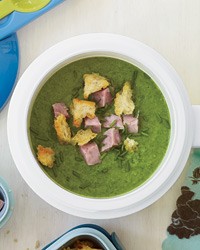 Sweet pea soup with ham and croutons