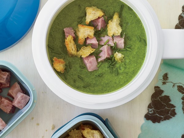 Sweet pea soup with ham and croutons