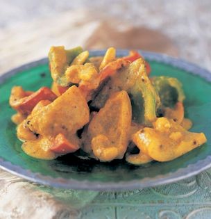 Sweet peppers with whole cashew nuts