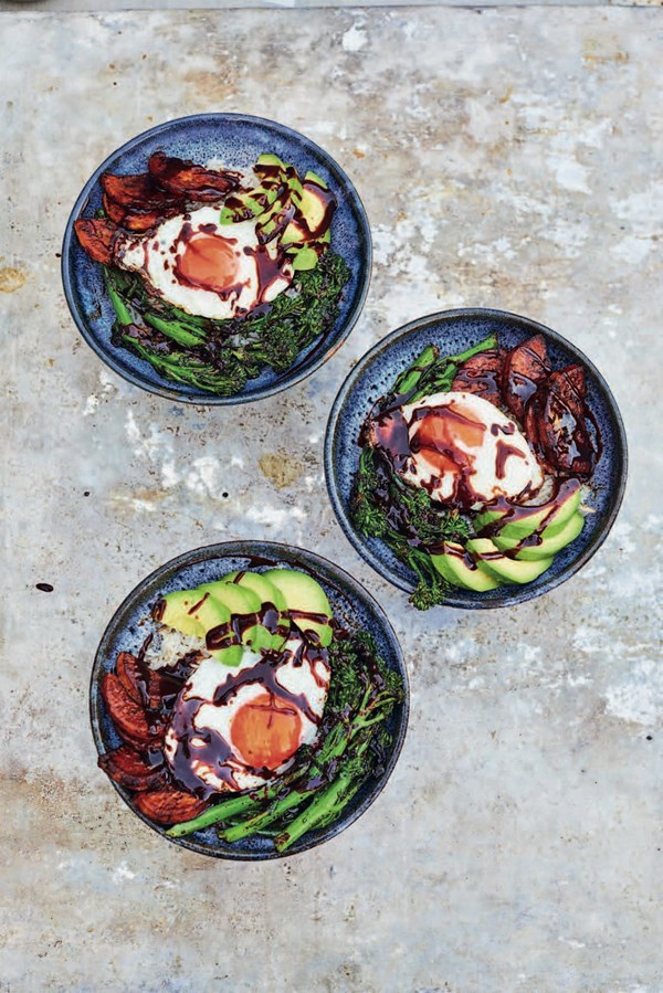Sweet potato and tenderstem (broccolini) bibimbap