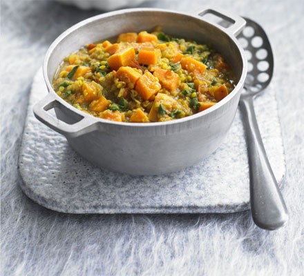 Sweet potato, spinach and lentil curry