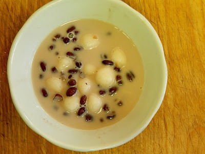 Sweet red bean soup with rice pearls (Hóngdòu yuánzi tāng / 紅豆圓子湯)