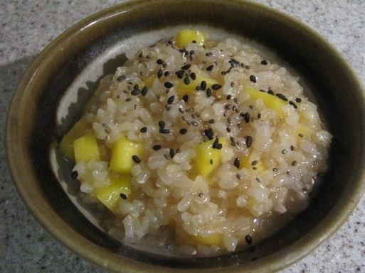 Sweet rice with mango, chia and black sesame