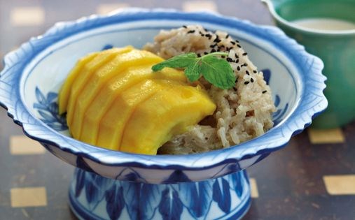Sweet, ripe mango with sticky rice