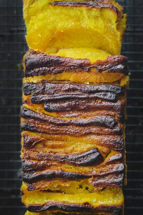 Sweet saffron & orange pull-apart bread