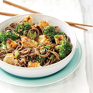 Sweet sesame noodles with chicken and broccoli