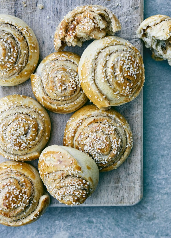 Sweet tahini rolls (Kubez el tahineh)