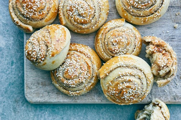 Sweet tahini rolls (Kubez el tahineh)