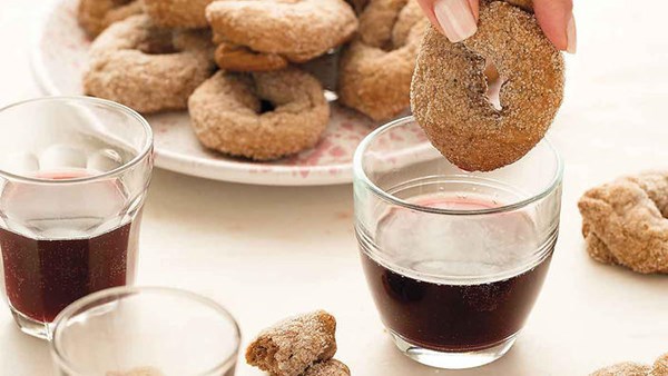 Sweet wine biscuits (Ciambelline al vino) [Viviana Gori]