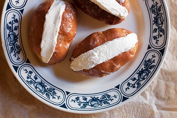 Sweet yeasted Roman buns with whipped cream (Maritozzi)