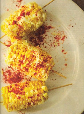 Sweetcorn with mayonnaise, cheese and chilli (Elote)
