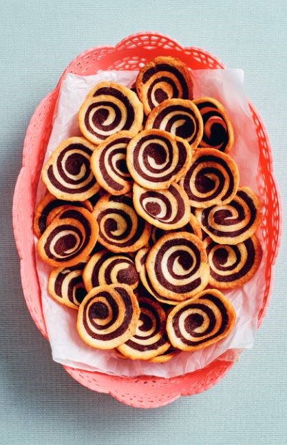 Swirled "pig's ears" cookies (Bánh tai heo)