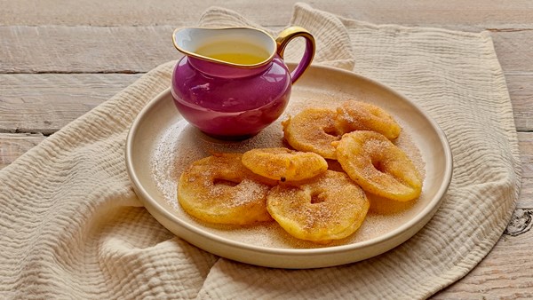 Swiss apple fritters (Öpfel chuechli)