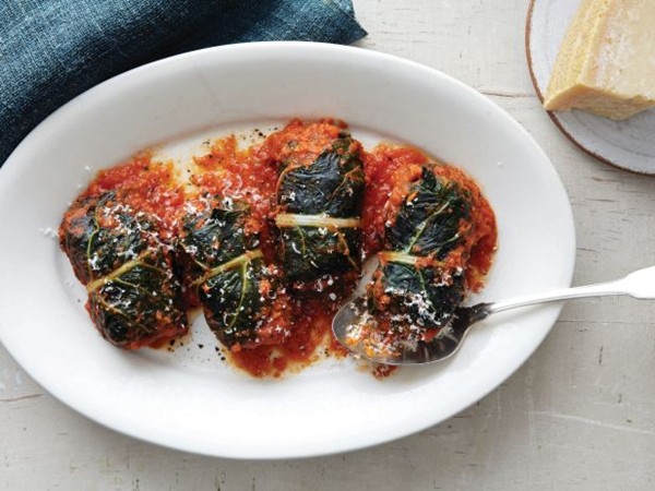Swiss chard little doves with tomato sauce