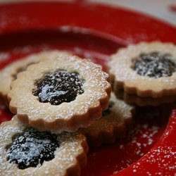 Swiss raspberry sandwich cookies (Spitzbuebe)