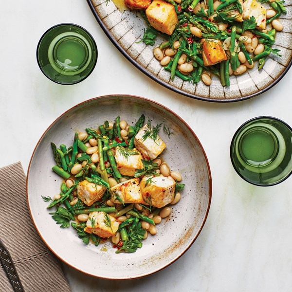 Swordfish with asparagus and beans 