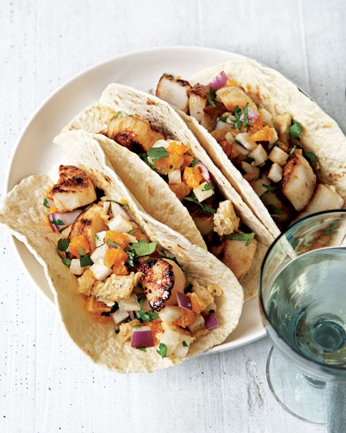Tacos with sea scallops and jicama-peanut slaw
