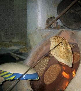 Taftun flat bread (Nan-e taftun)