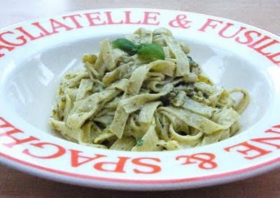 Tagliatelle al pesto e yogurt