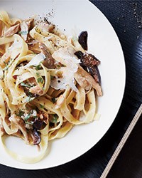 Tagliatelle with braised chicken and figs