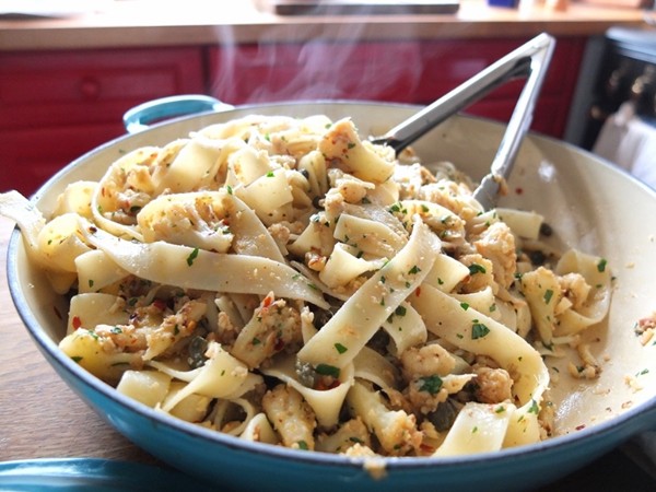 Tagliatelle with cauliflower and crispy capers