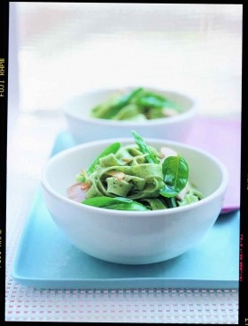 Tagliatelle with chicken and green beans