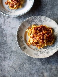 Tagliatelle with fresh salami sauce (Tagliatelle con il pastöm)