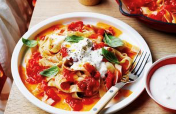 Tagliatelle with fresh tomato sugo, basil and stracciatella